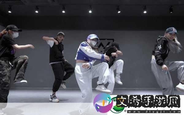 18岁女生学hiphop还是爵士真的上传了新作吗-1.-18岁女孩的舞蹈之旅：Hip-Hop与爵士风格碰撞！